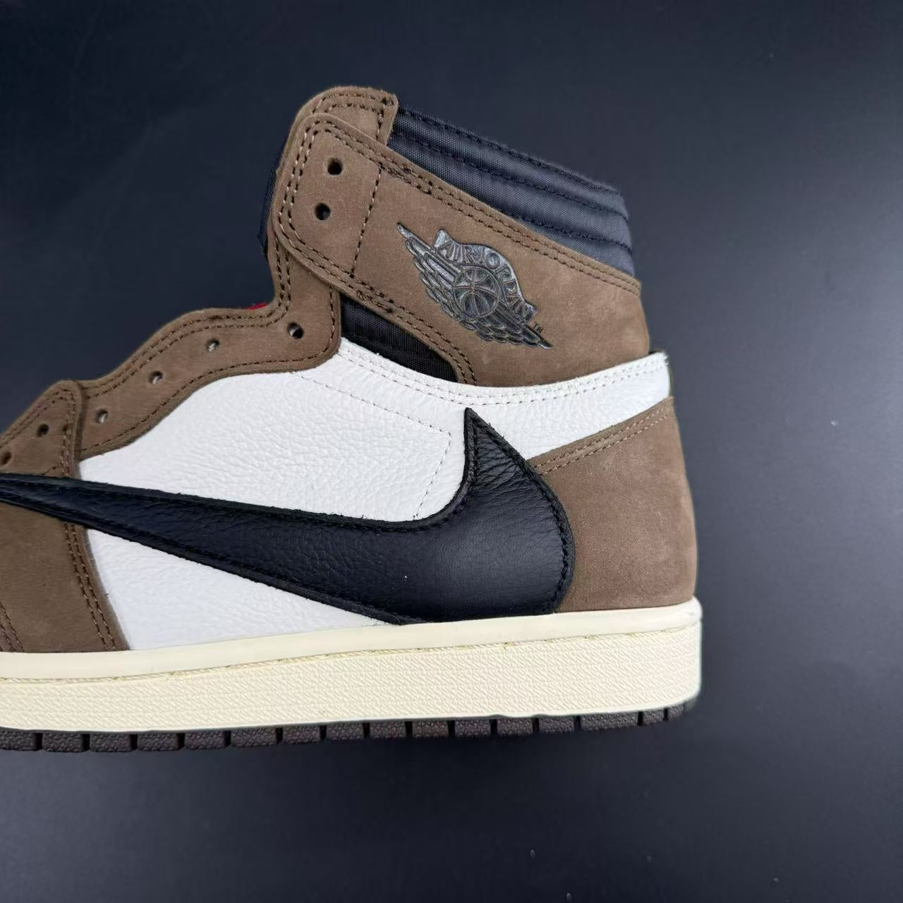 J1 RETRO HIGHT T. S.