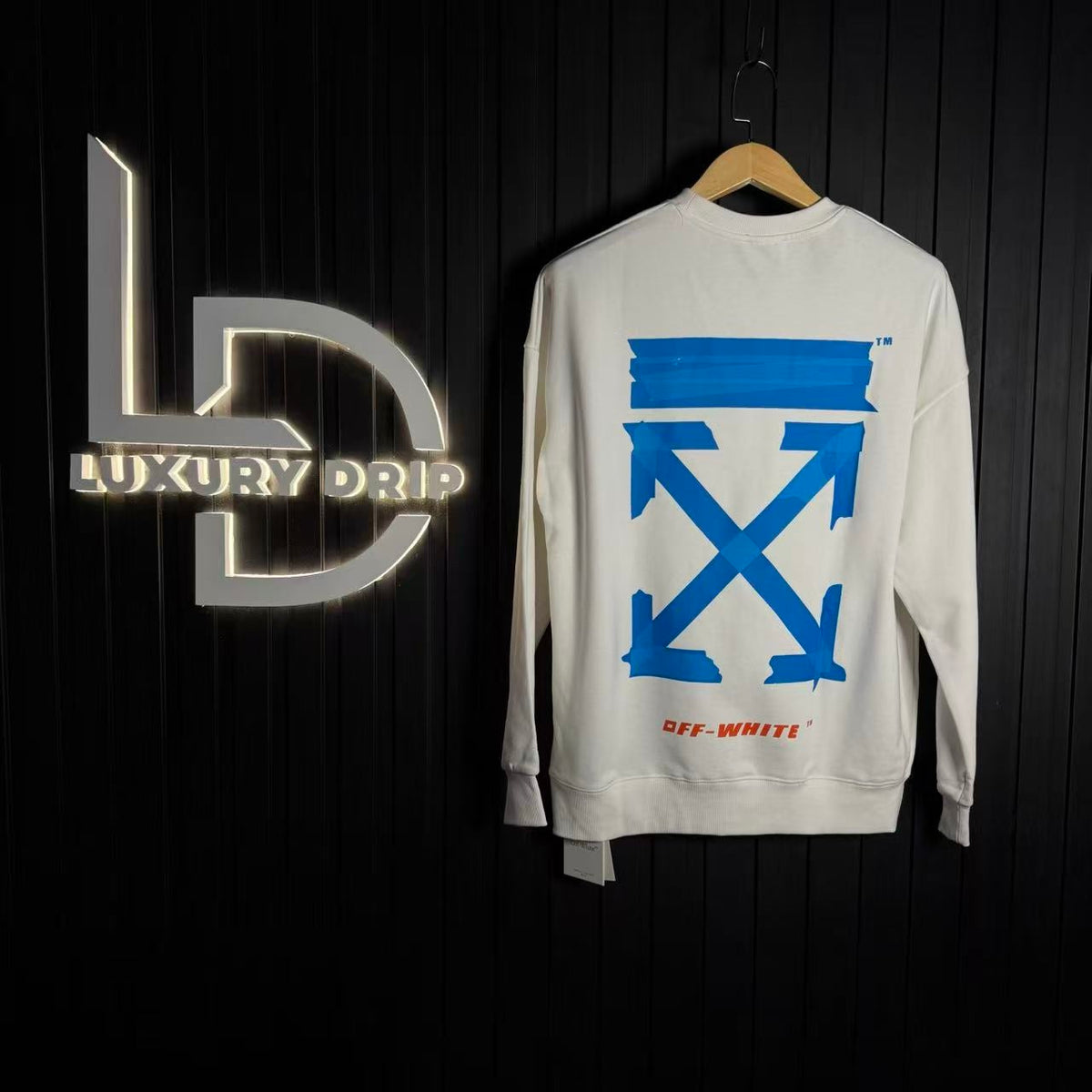 HOODIE – OFF-W.