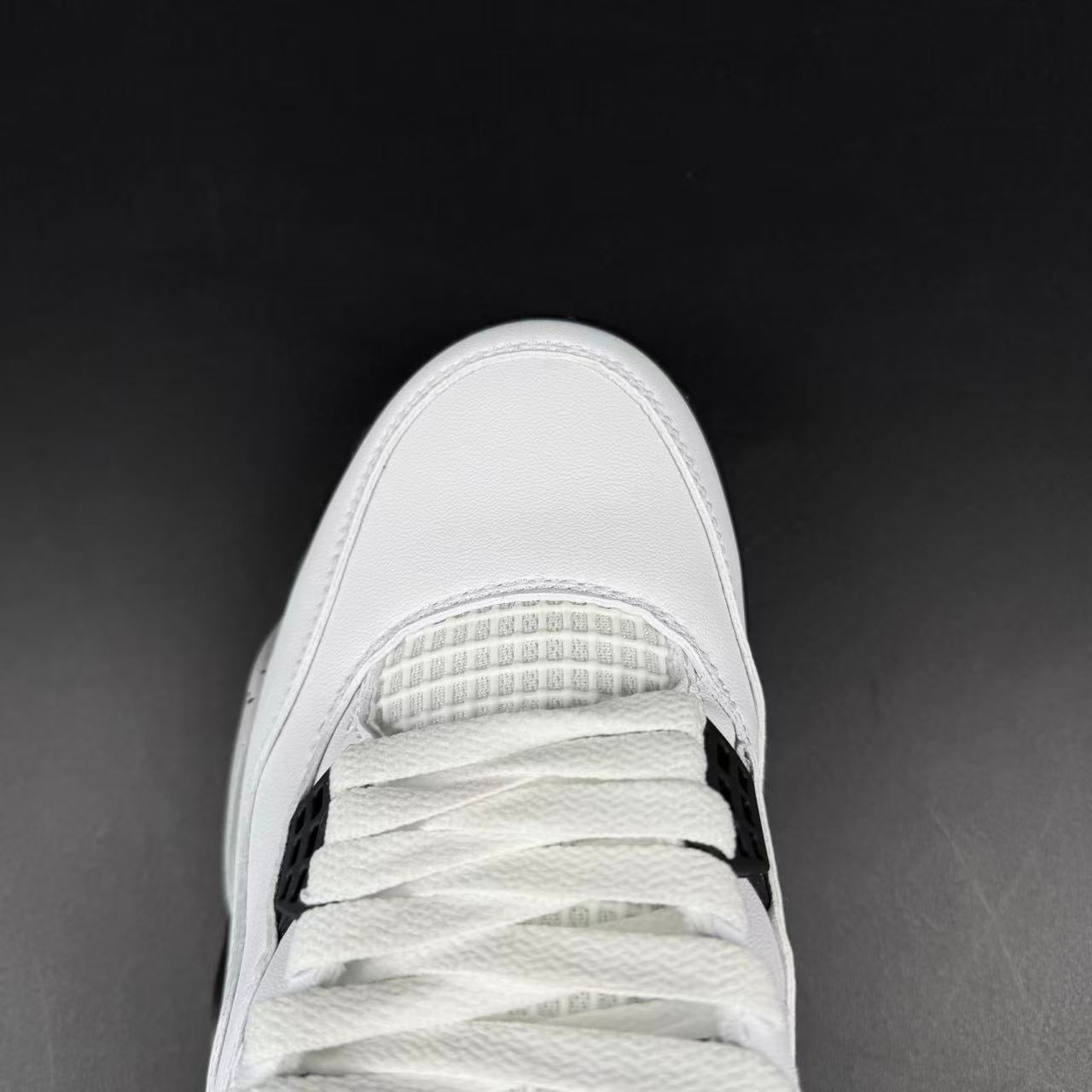 J4 RETRO WHITE CEMENT