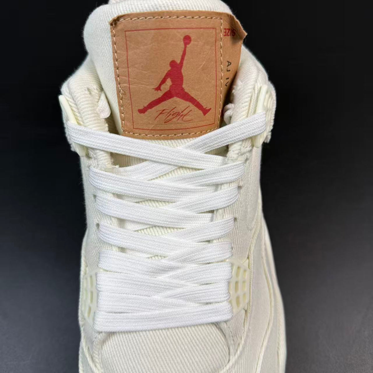 j4 RTR LEVIS