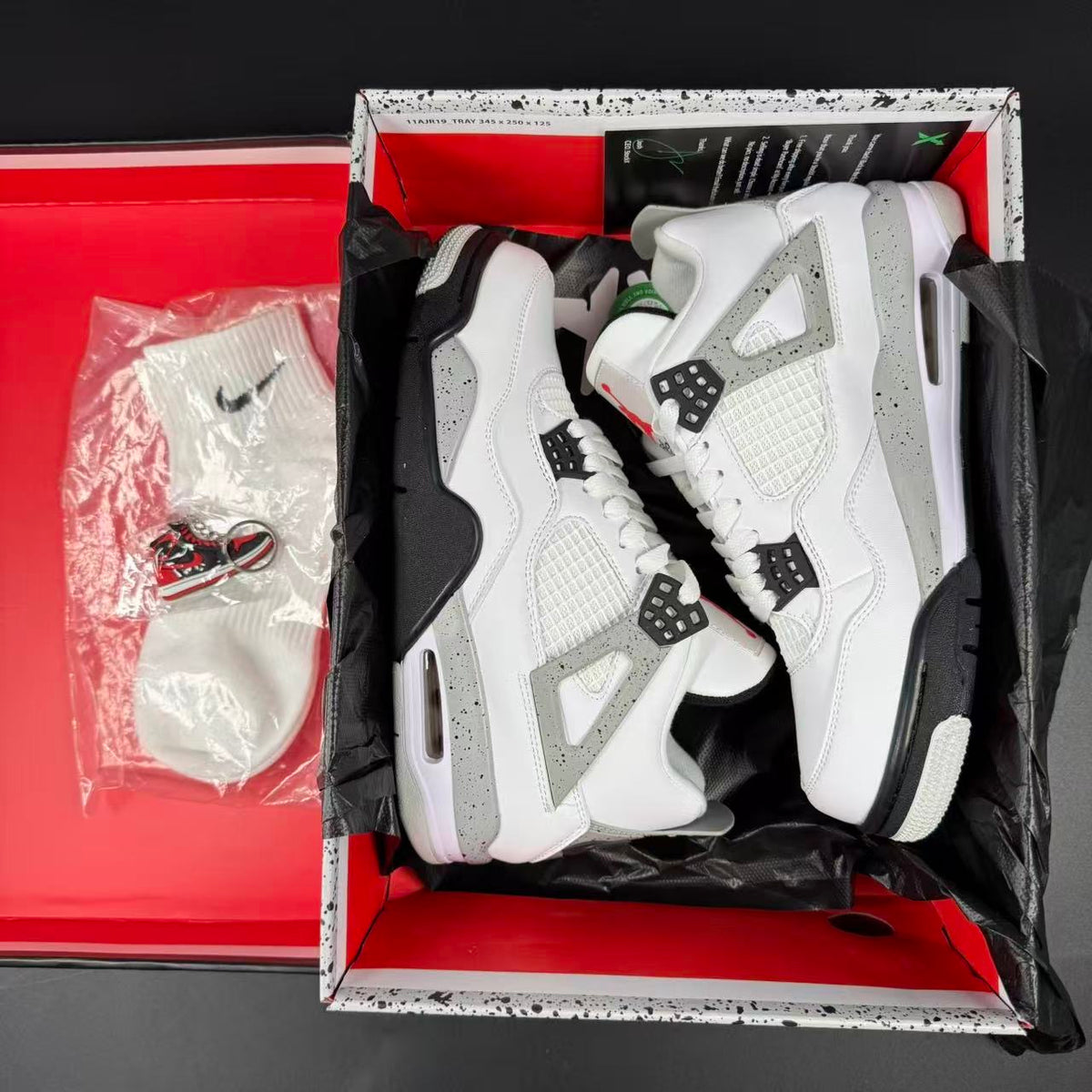 J4 RETRO WHITE CEMENT