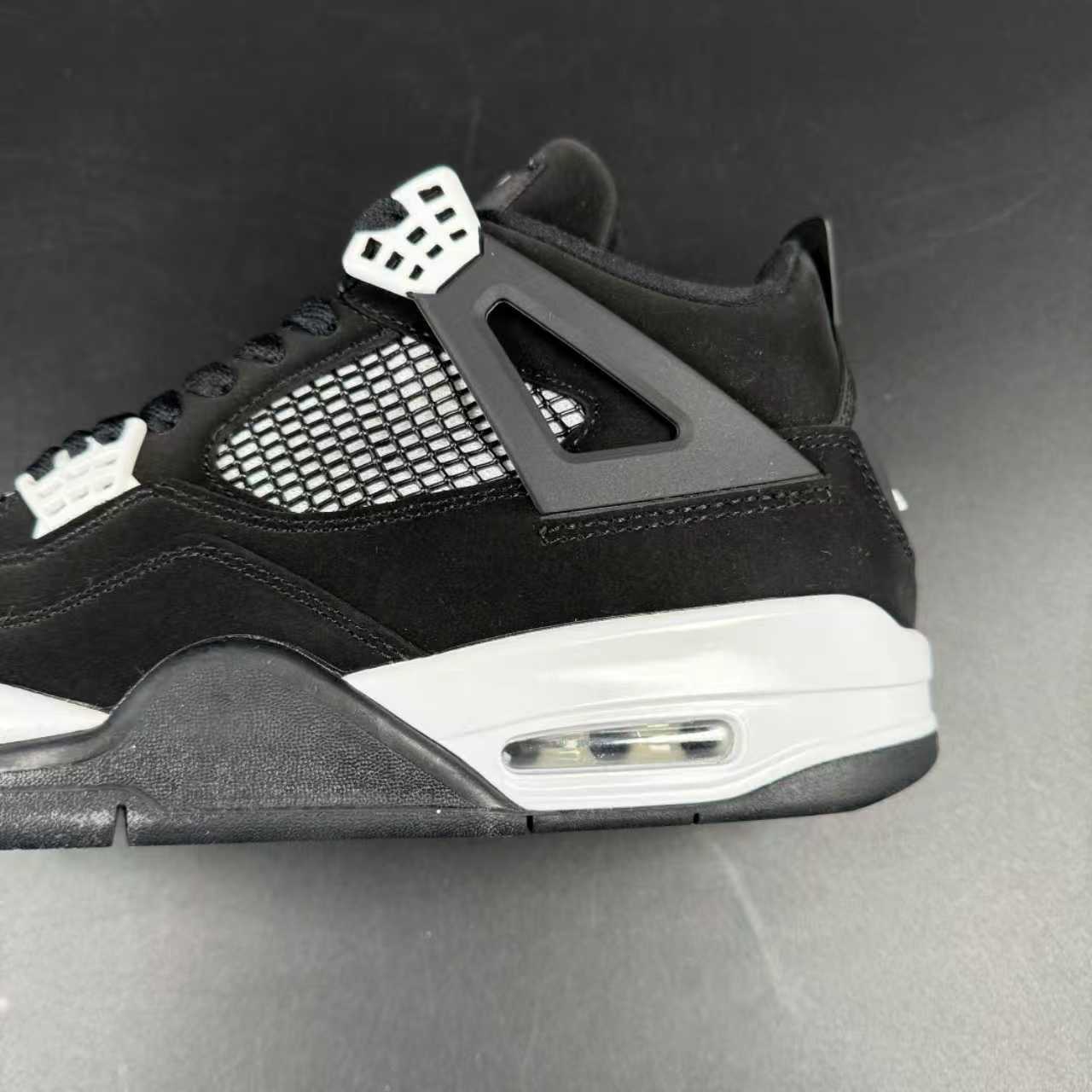 J4 RETRO THUNDER WHITE