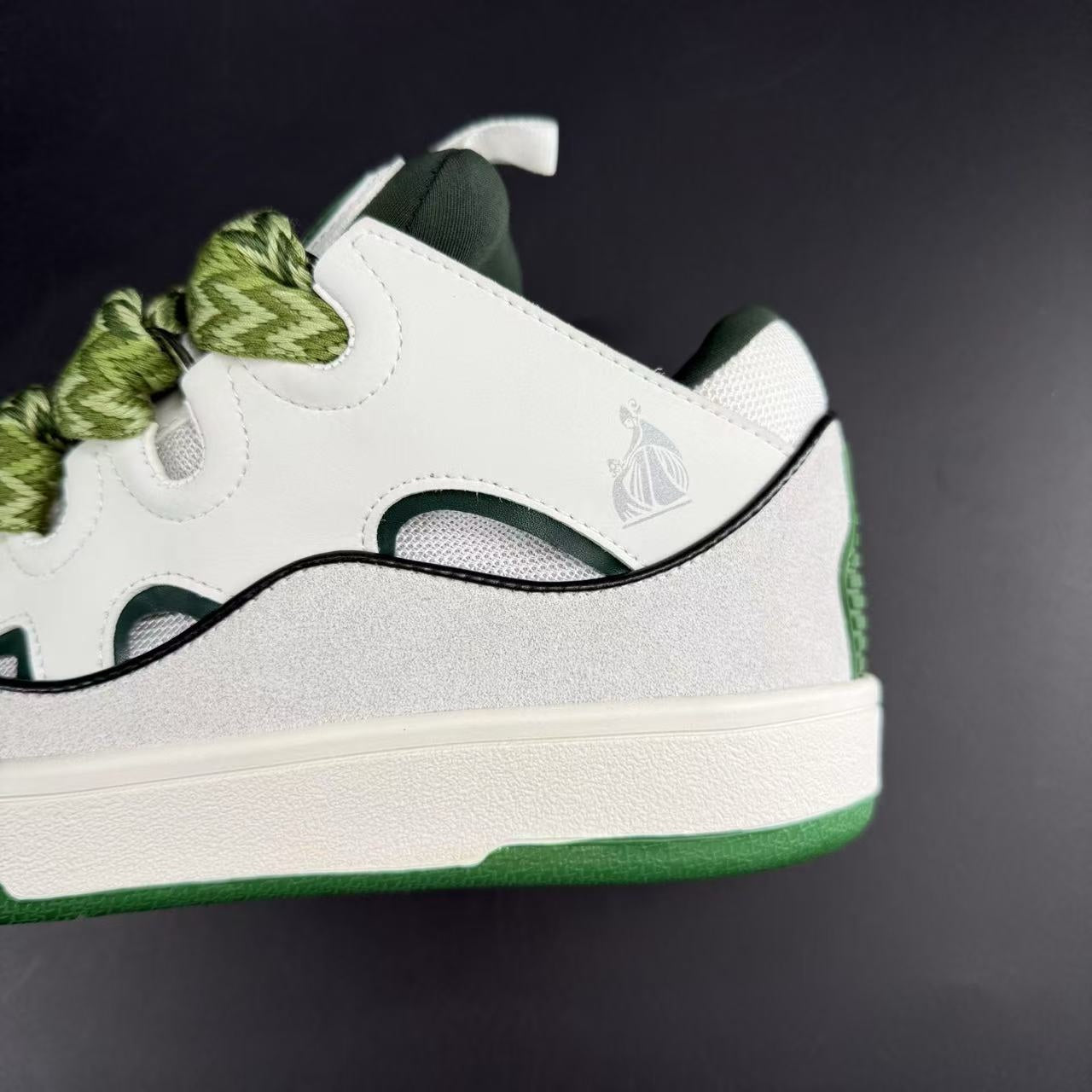 Curb White Green