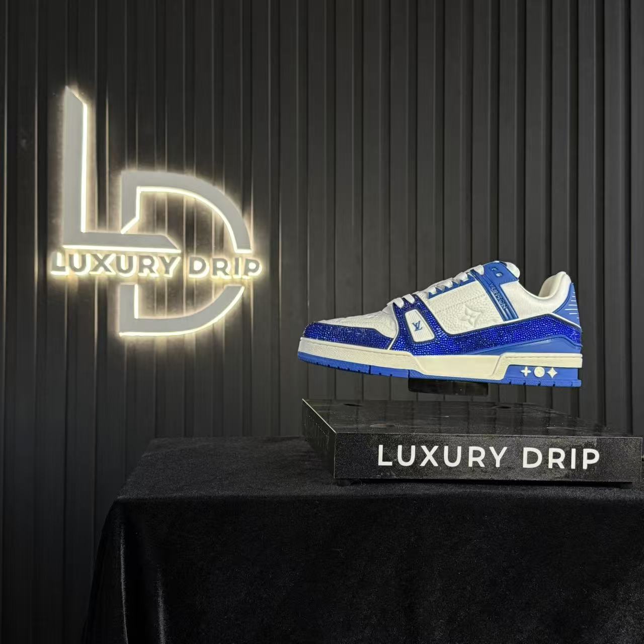Trainer x swarovski