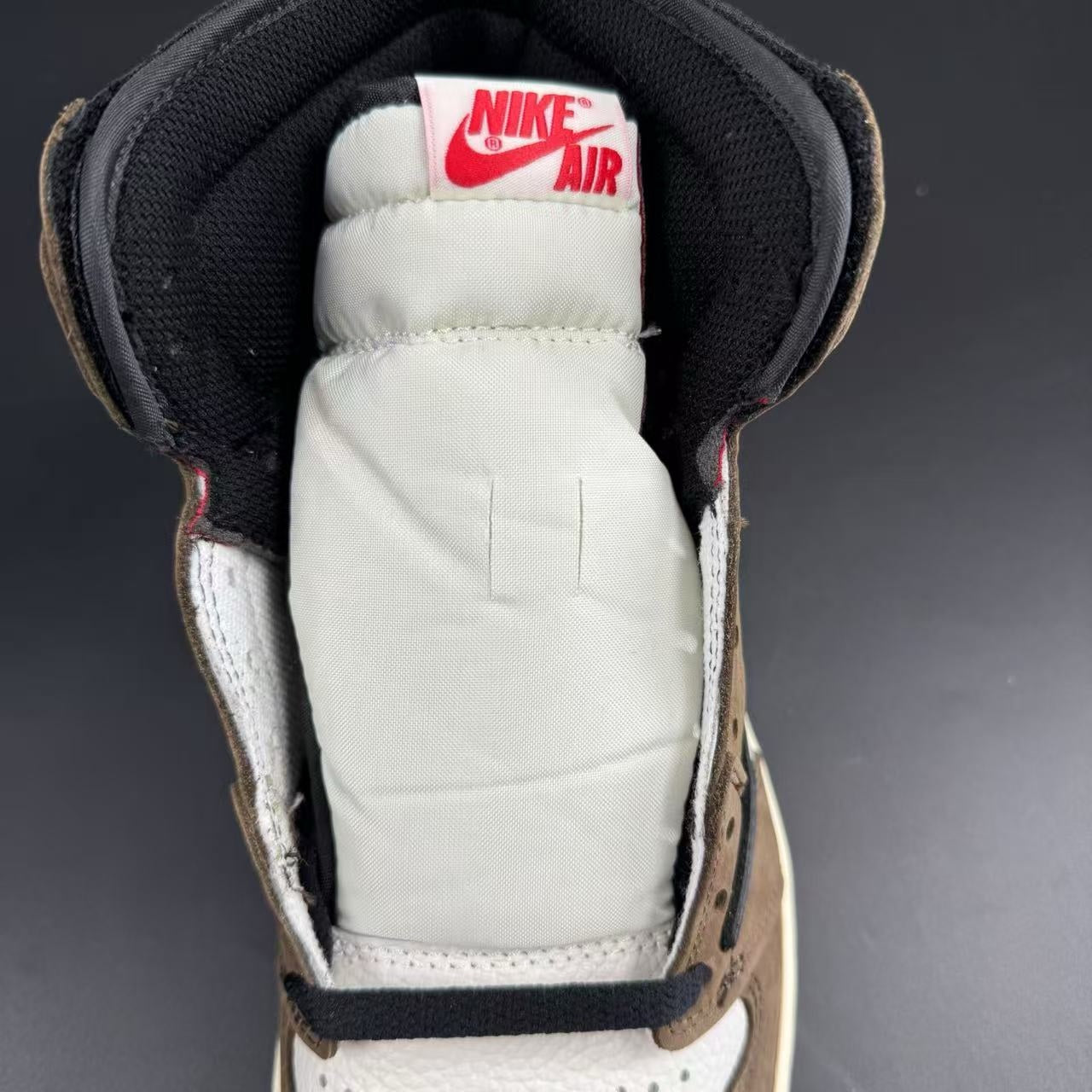 J1 RETRO HIGHT T. S.