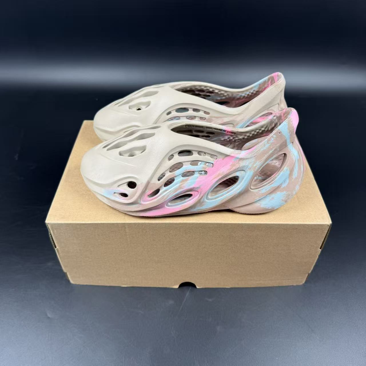 YEEZY FOAM RNNR MX SAND GREY