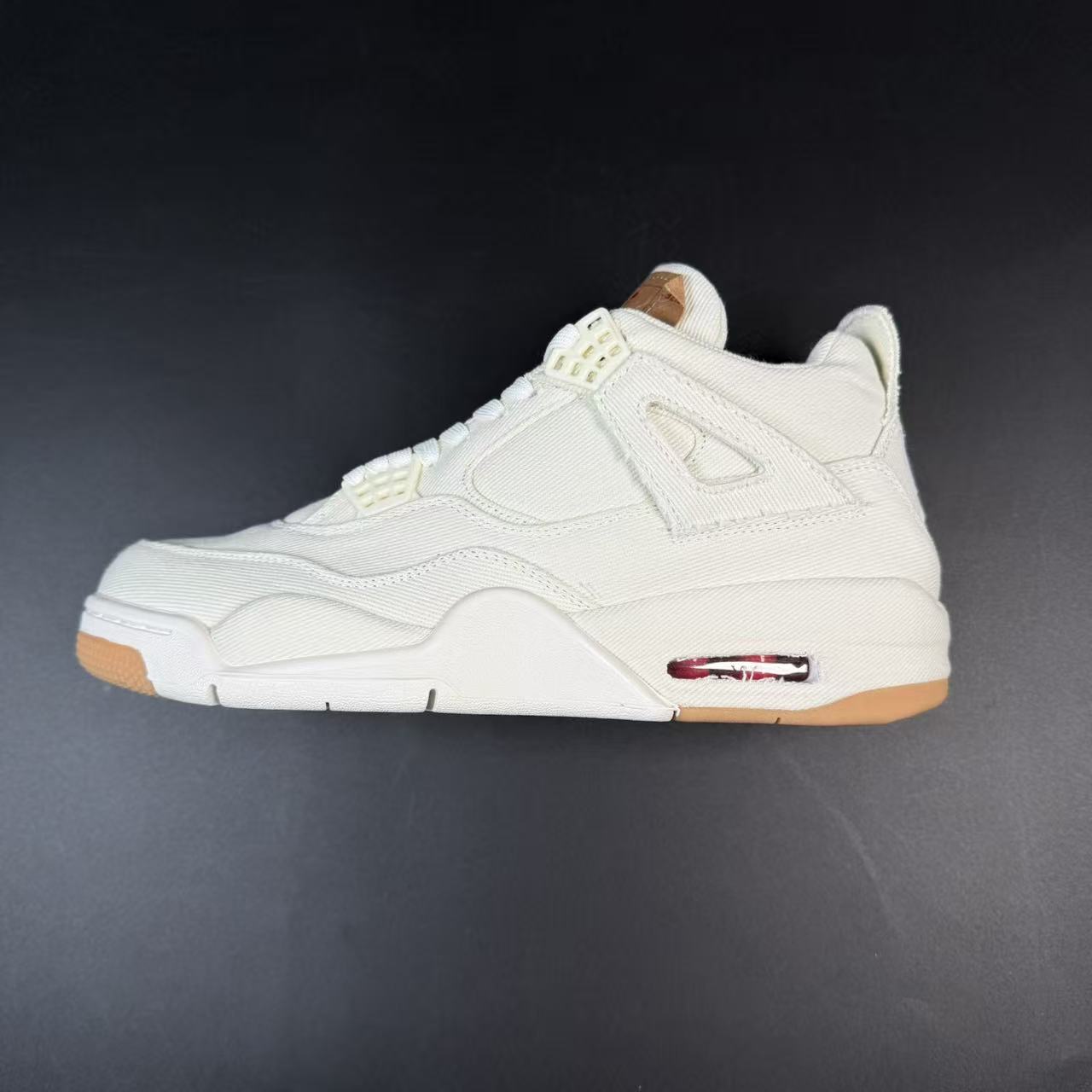 j4 RTR LEVIS