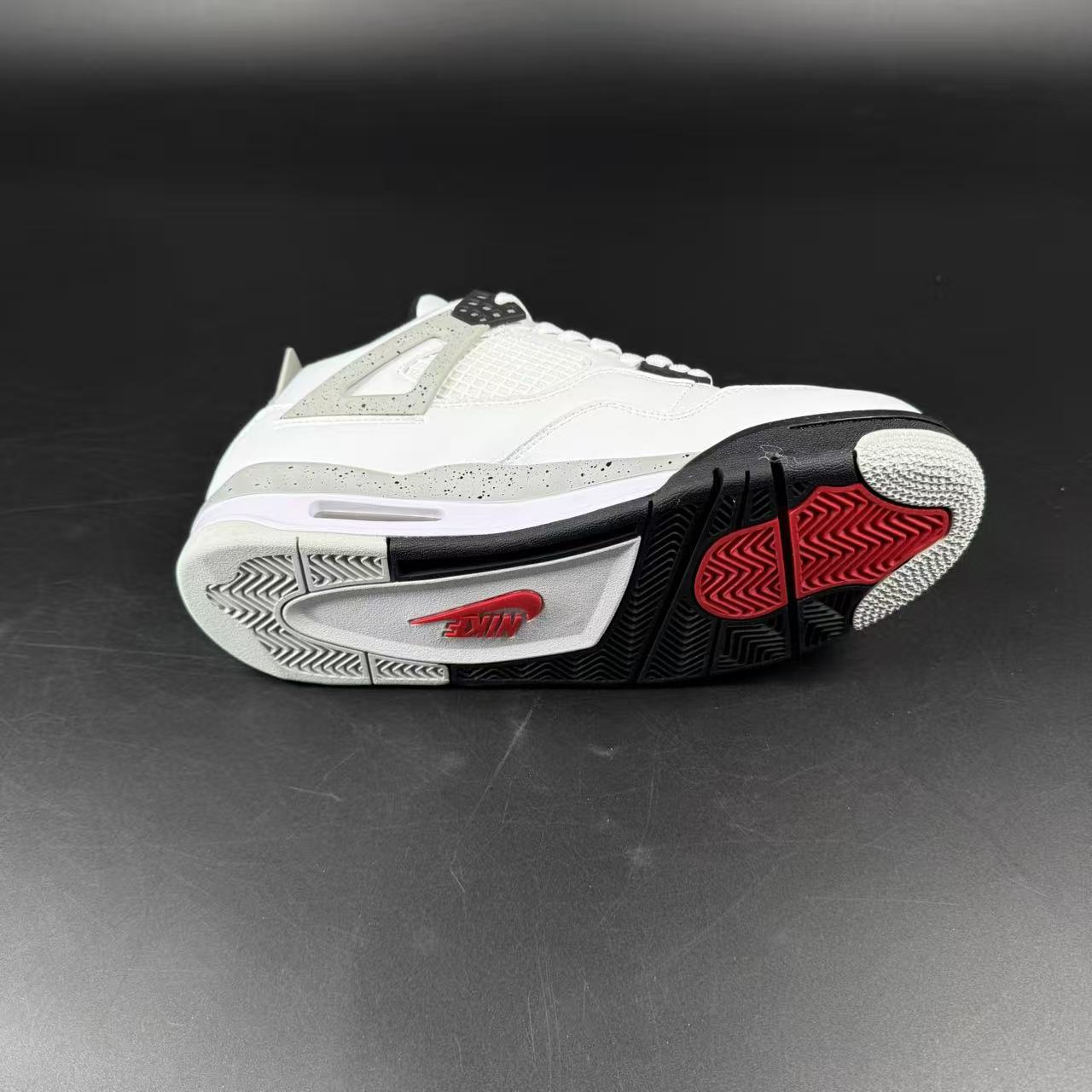 J4 RETRO WHITE CEMENT