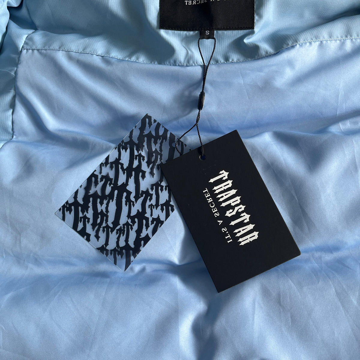 DECODED GILET TRAPSTAR – LIGHT BLUE