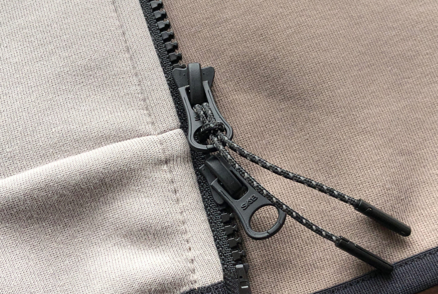 NK TECH FLEECE – LIGHT BROWN (completa)
