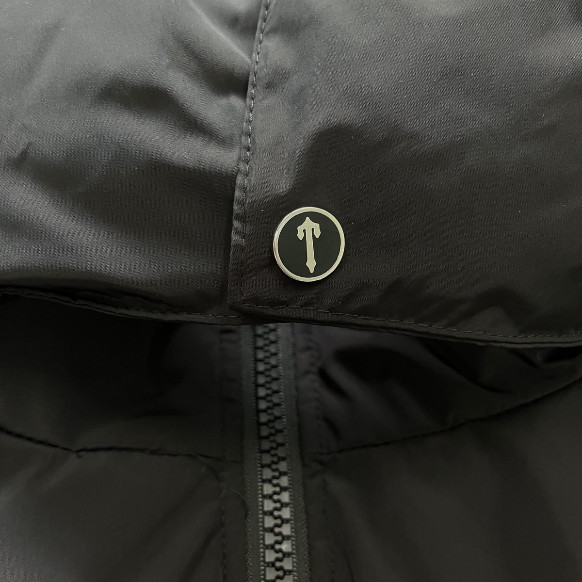 DETACHABLE HOODED PUFFER