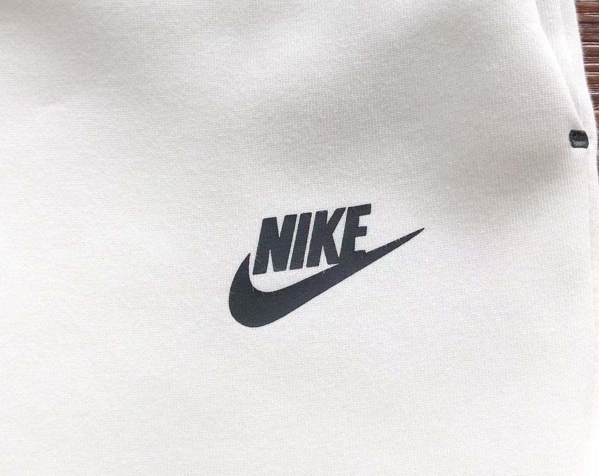 TECH SHORTS – WHITE