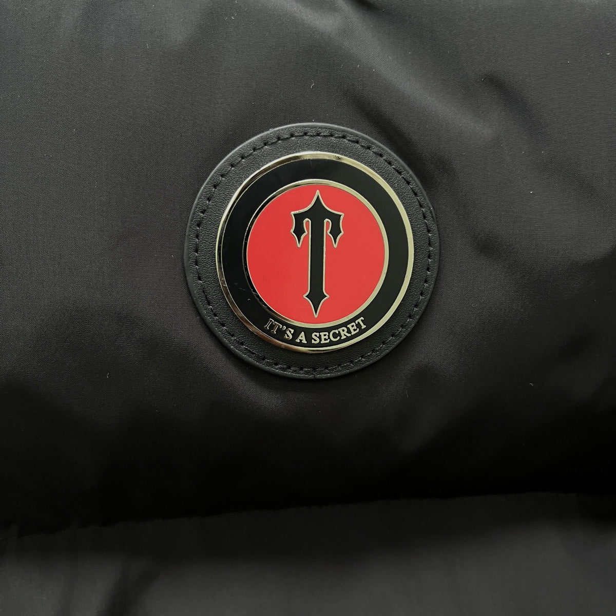 DETACHABLE HOODED PUFFER