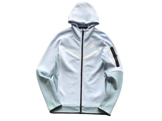 NK TECH FLEECE – LIGHT BLUE (completa)