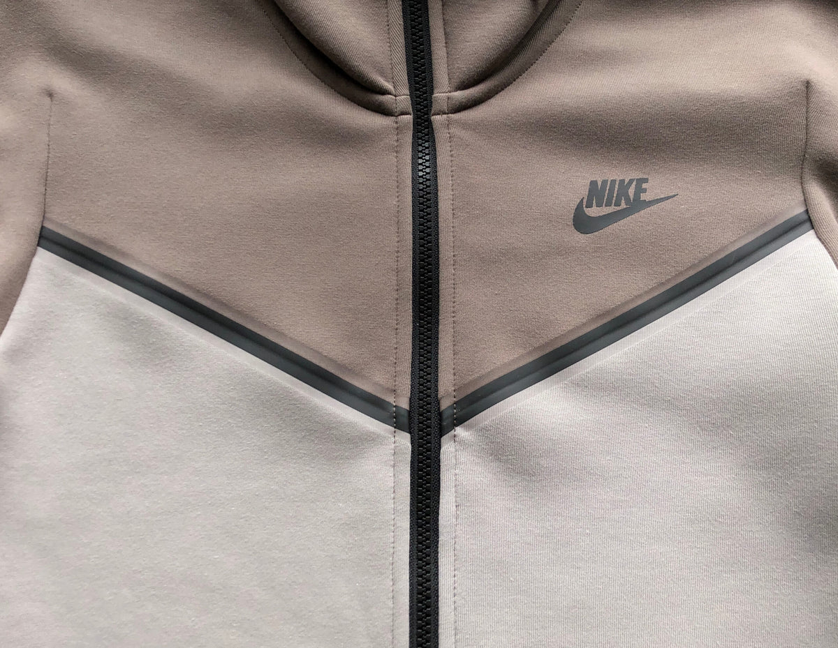 NK TECH FLEECE – LIGHT BROWN (completa)