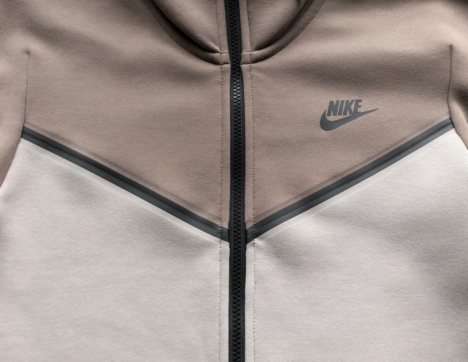 NK TECH FLEECE – LIGHT BROWN (completa)