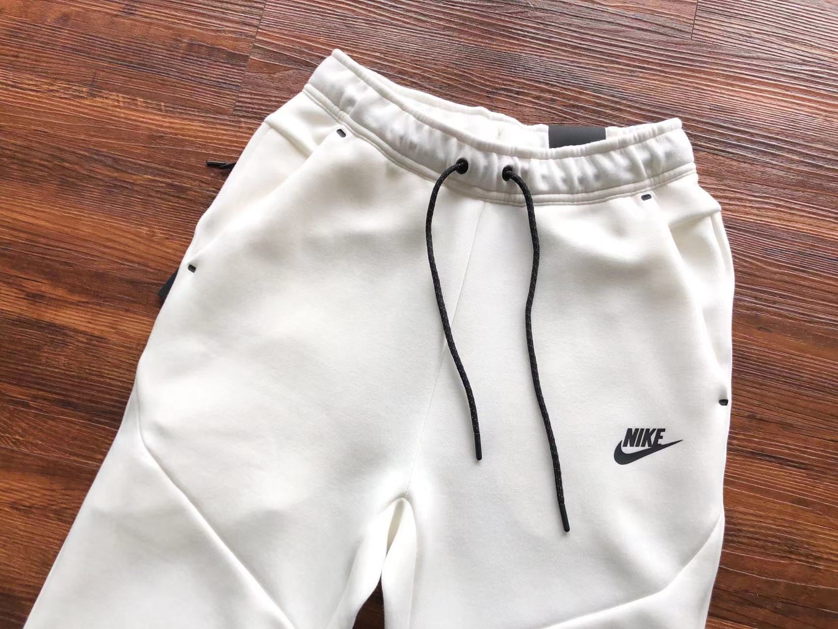 NK TECH FLEECE – WHITE (completa)