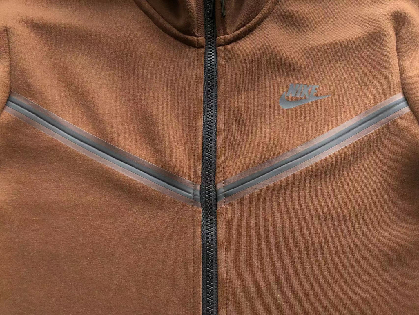 NK TECH FLEEECE – BROWN (completa)
