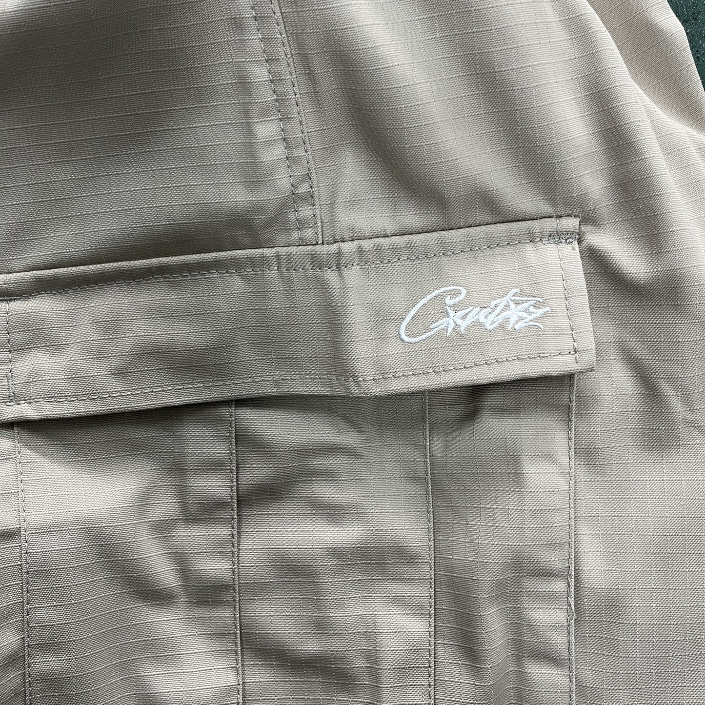 KHAKI CARGO SHORTS