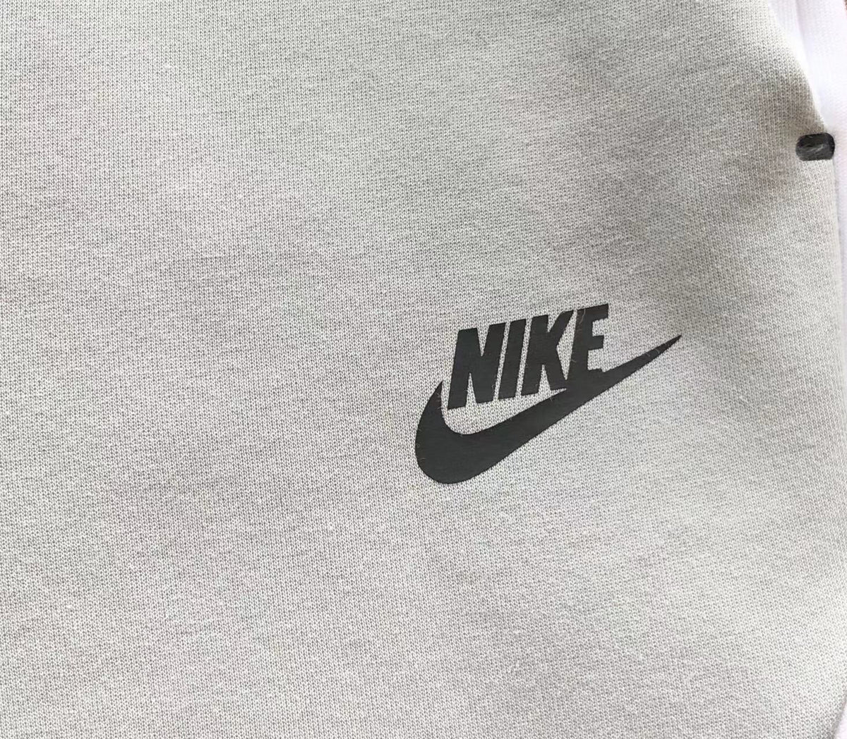 NK TECH FLEECE – GREY/WHITE (completa)