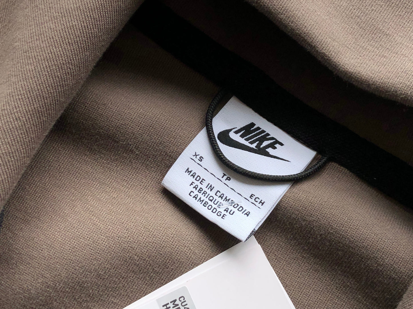 NK TECH FLEECE – LIGHT BROWN (completa)