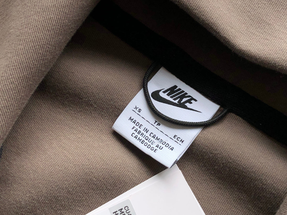 NK TECH FLEECE – LIGHT BROWN (completa)