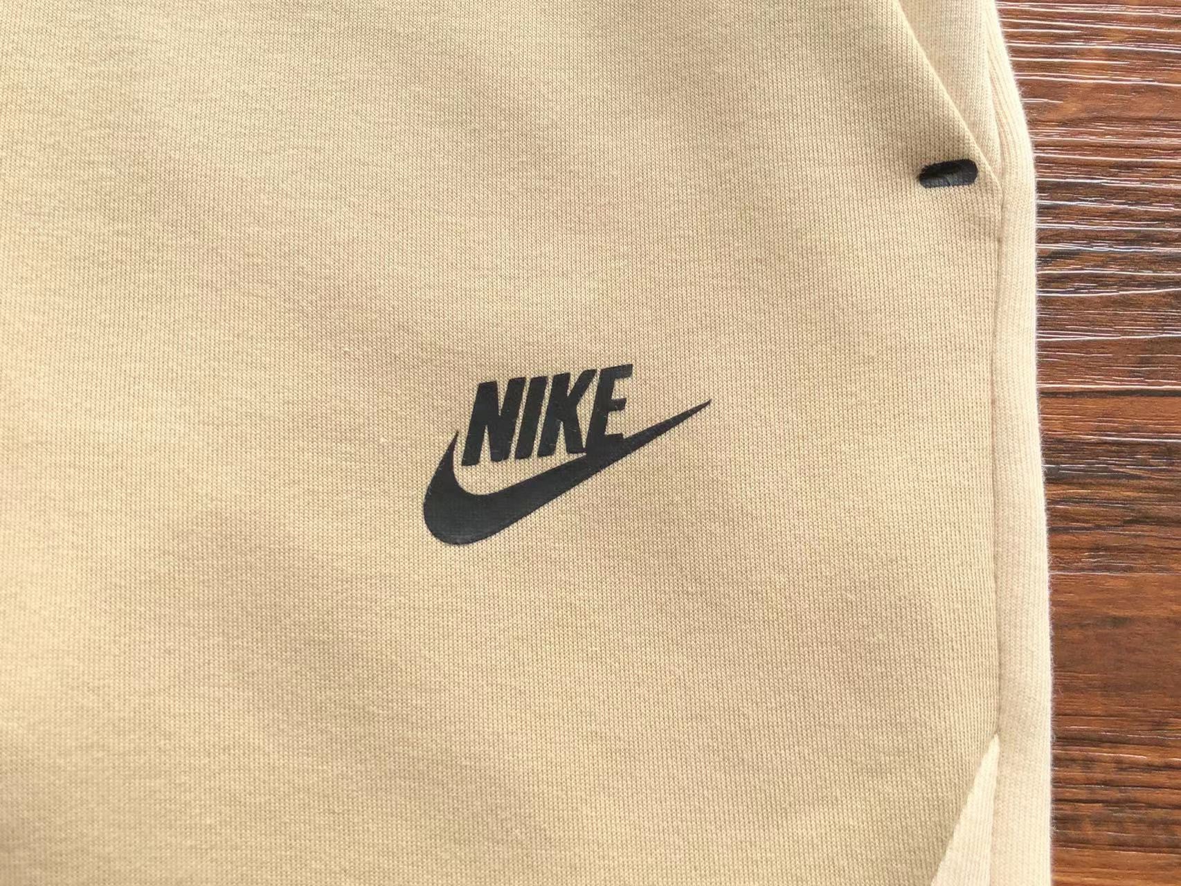 NK TECH FLEECE – BEIGE (complete)
