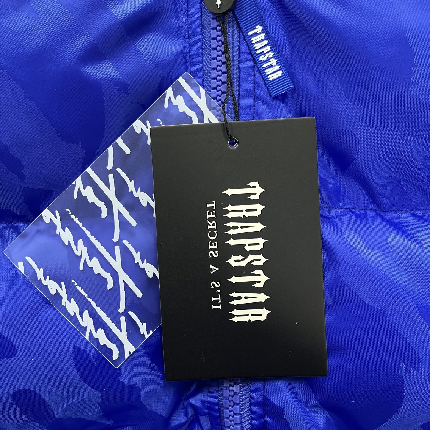 IRONGATE T JACQUARD PUFFER JACKET – BLUE