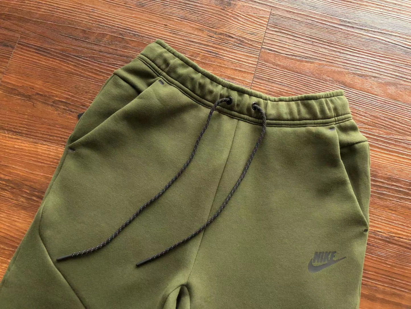 NK TECH FLEECE – GREEN (completa)